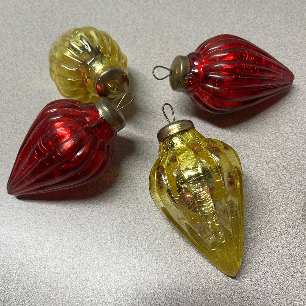 Kugel Vintage Glass Red and Gold Ribbed Tear Drop Christmas Ornaments